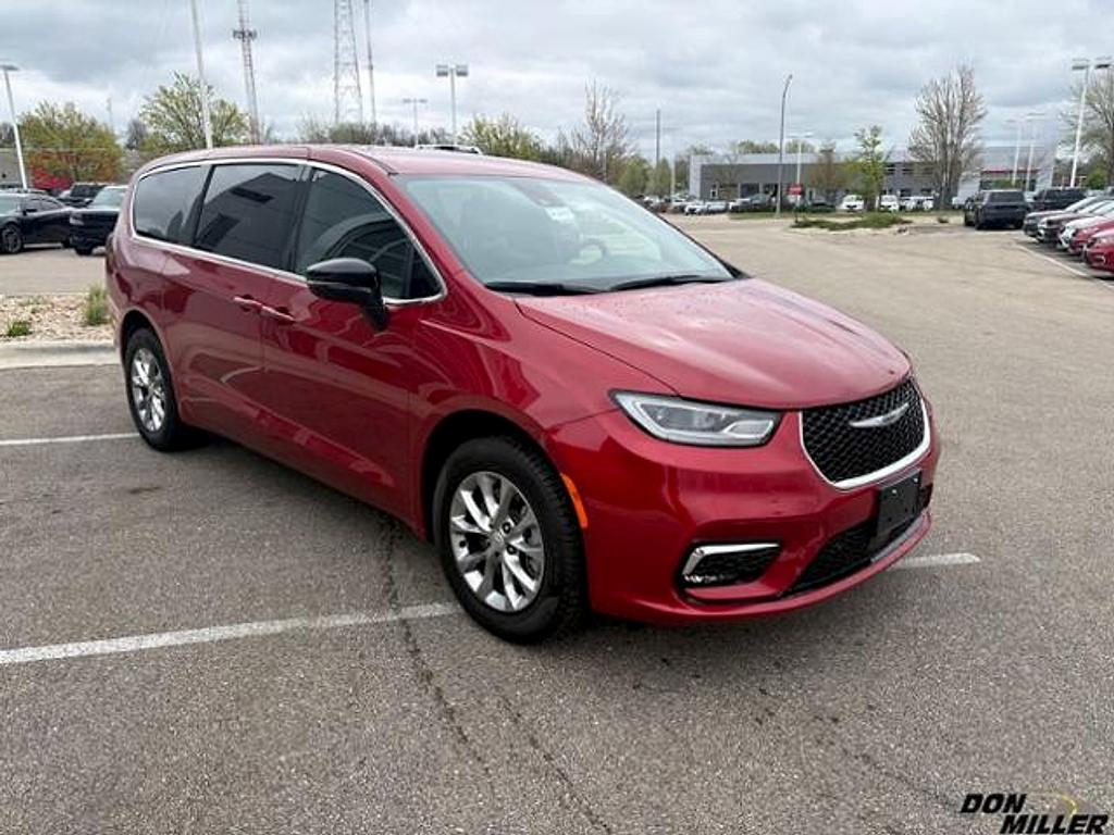New 2026 Chrysler Pacifica Select AWD
