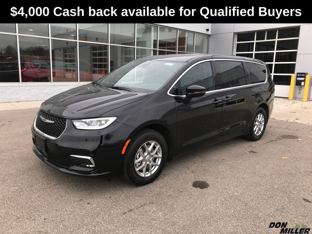 New 2026 Chrysler Pacifica Select