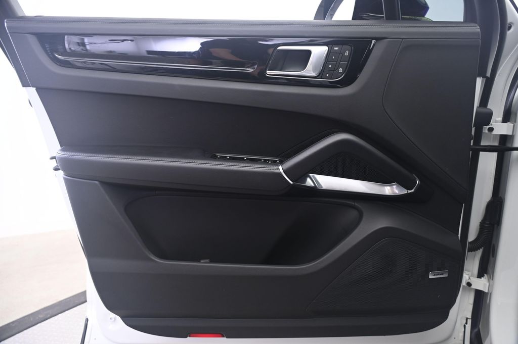 2023 Porsche CAYENNE TURBO 缩略图 26