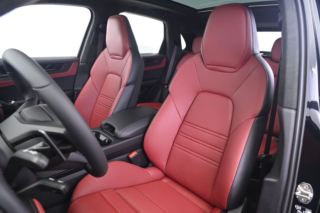PORSCHE CAYENNE GTS - 5