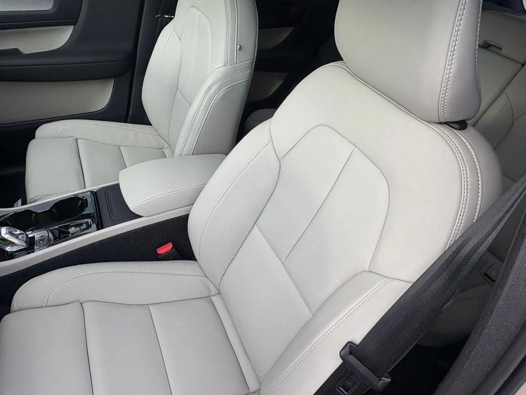 صورة مصغرة 18 لـ 2026 Volvo XC40 B5 PLUS