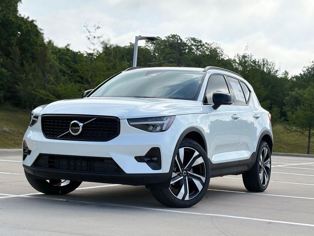 New 2026 Volvo XC40 B4 Plus