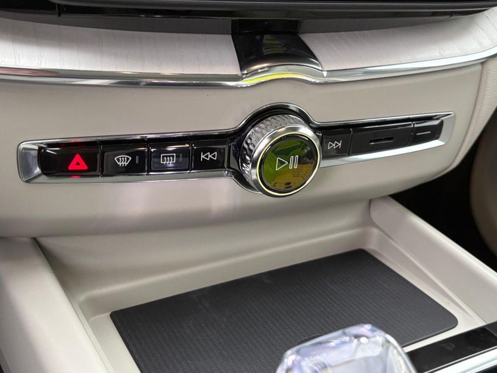 صورة مصغرة 15 لـ 2026 Volvo XC60 B5 ULTRA