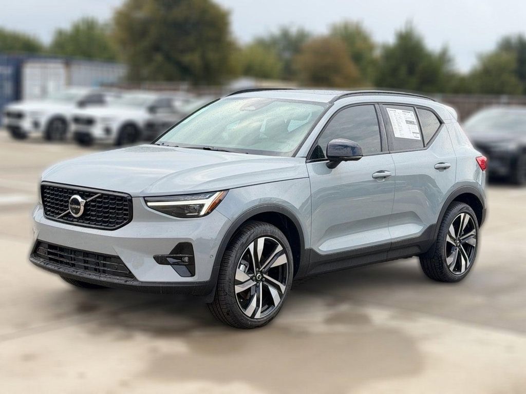 New 2026 Volvo XC40 B5 Ultra