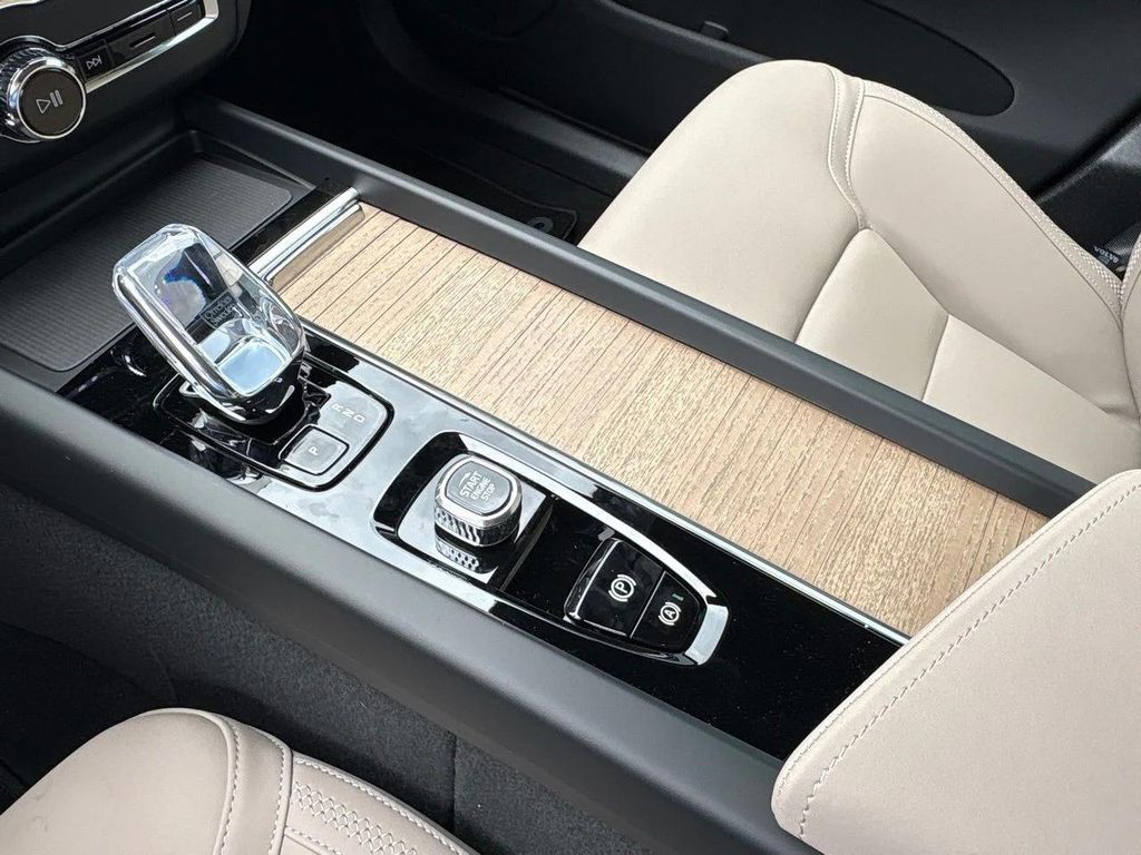 2026 Volvo XC60 B5 PLUS 缩略图 12