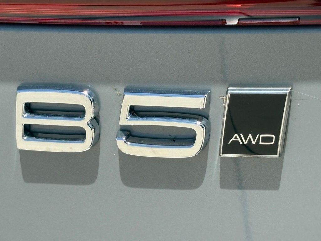 2026 Volvo XC60 B5 PLUS — фото 9