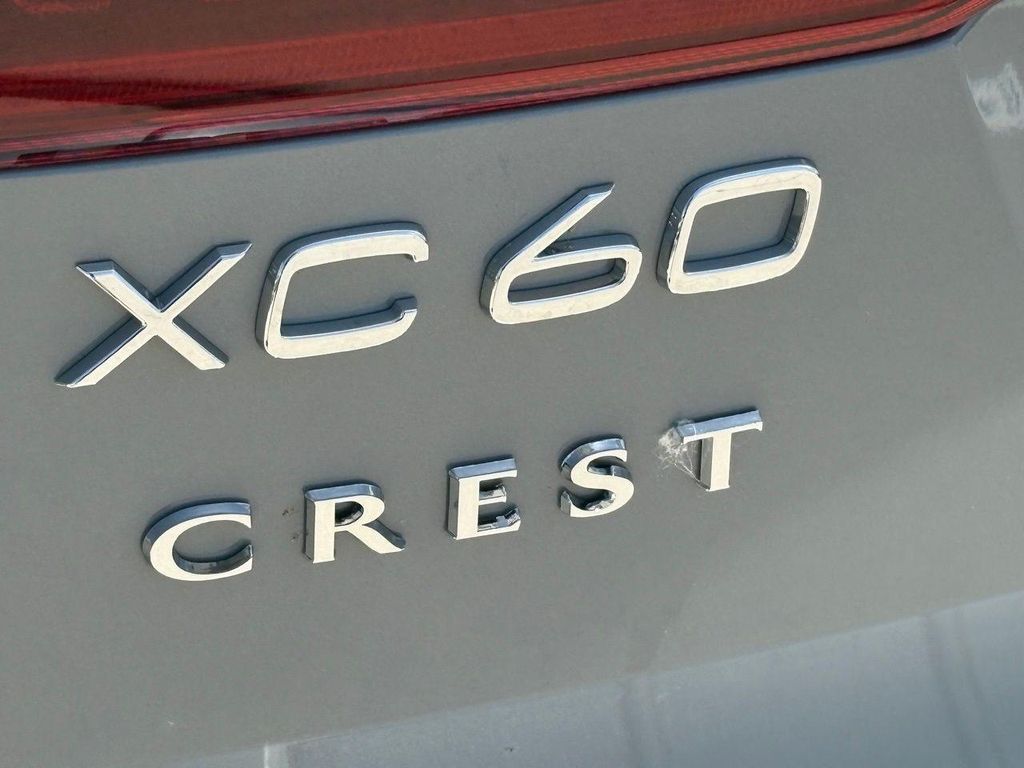 2026 Volvo XC60 B5 PLUS — фото 8