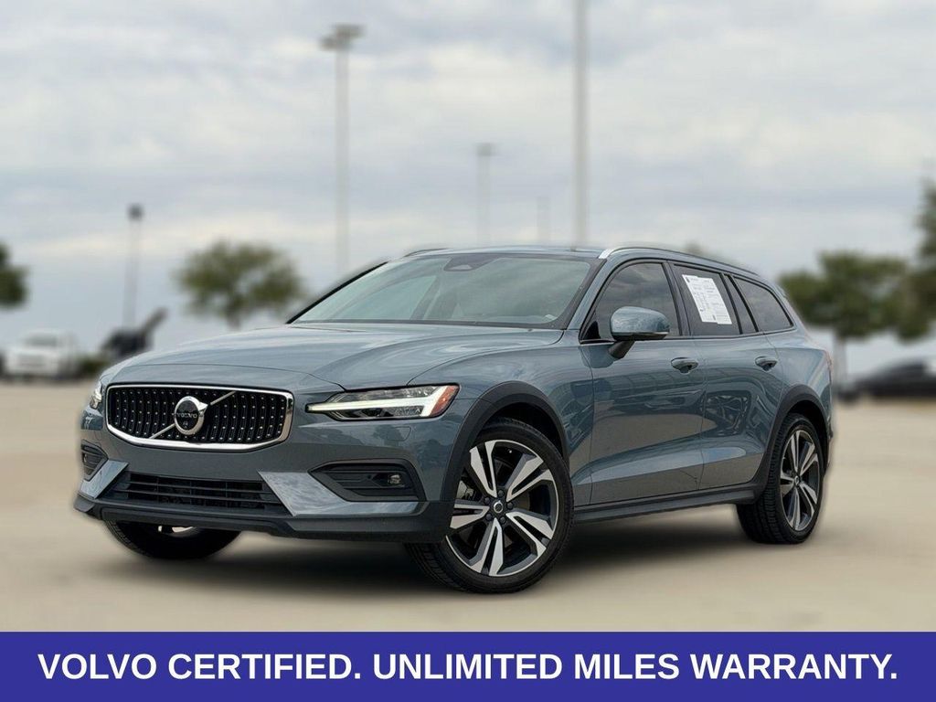 صورة 1 لـ 2024 Volvo V60 CROSS COUNTRY B5 PLUS