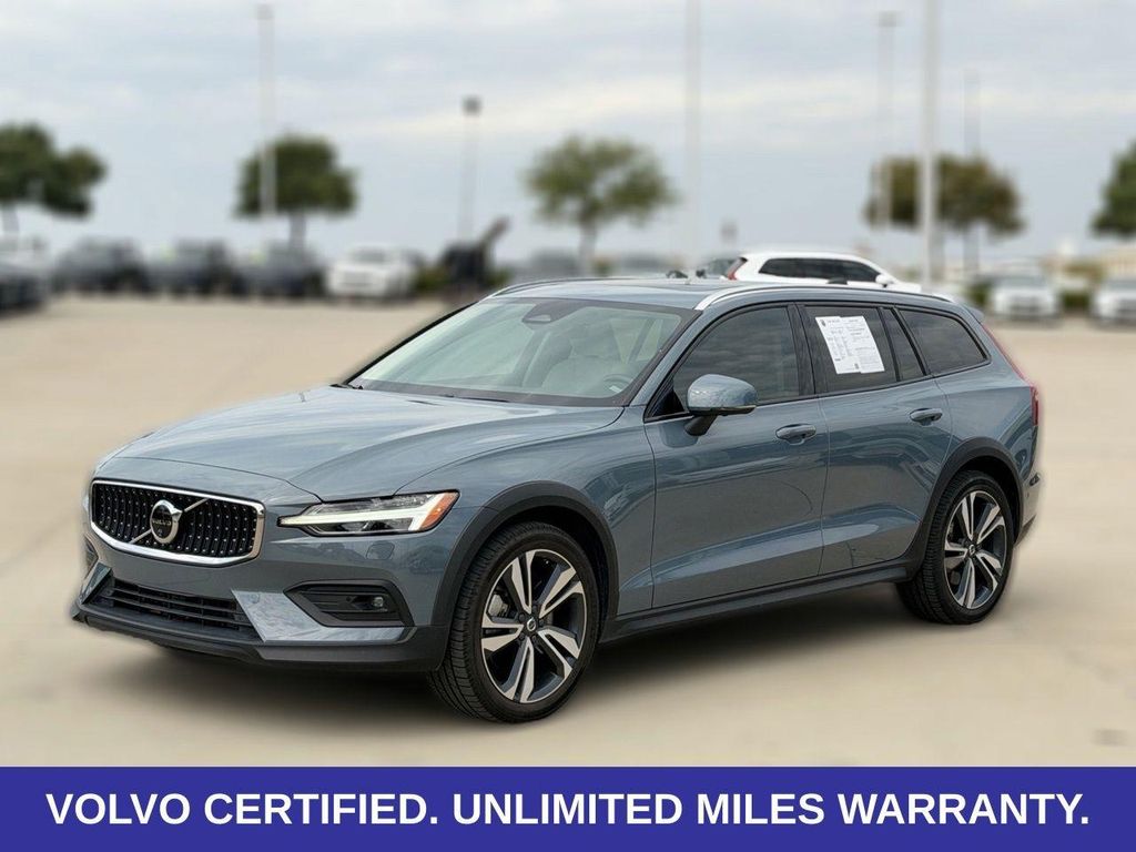 صورة 3 لـ 2024 Volvo V60 CROSS COUNTRY B5 PLUS
