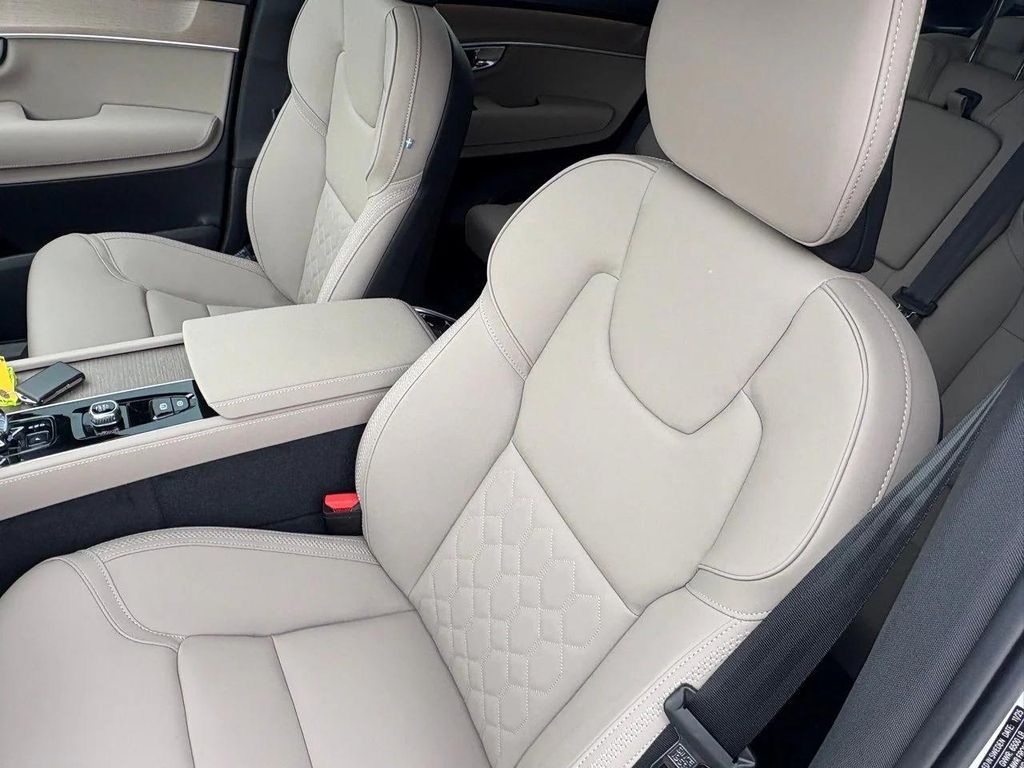 صورة مصغرة 19 لـ 2026 Volvo XC90 PLUG-IN HYBRID T8 PLUS 7-SEATER