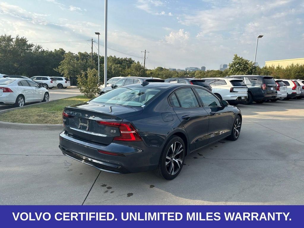 2024 Volvo S60 B5 PLUS DARK THEME photo 4