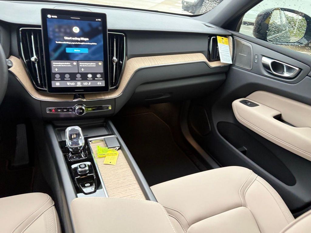 2026 Volvo XC60 B5 PLUS — миниатюра 12