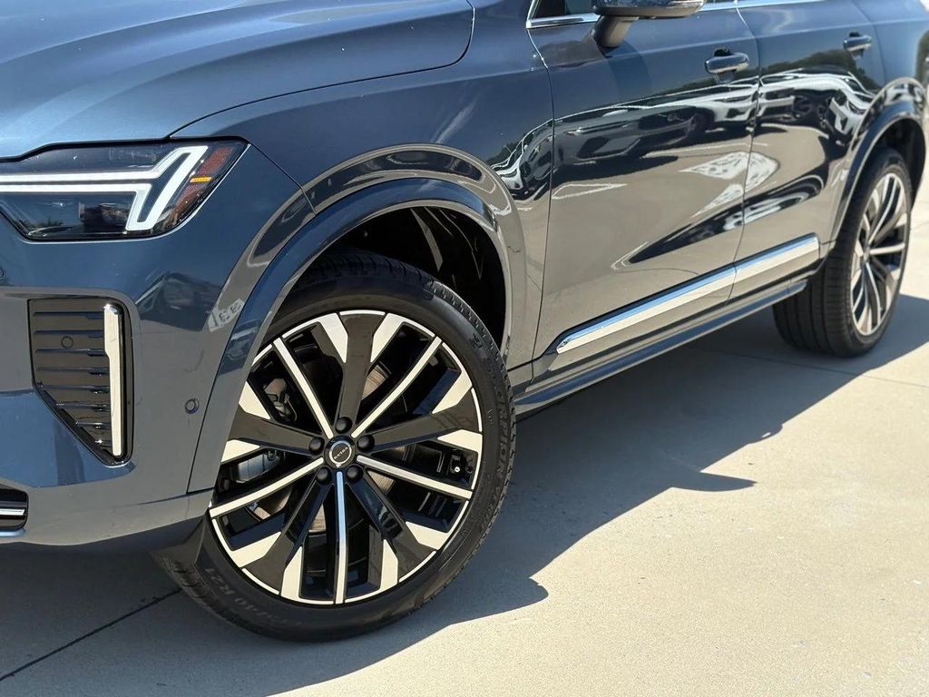 2026 Volvo XC90 B6 ULTRA 7-SEATER photo 4