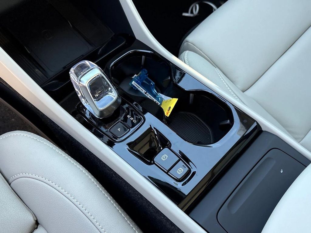 صورة مصغرة 13 لـ 2026 Volvo XC40 B4 PLUS