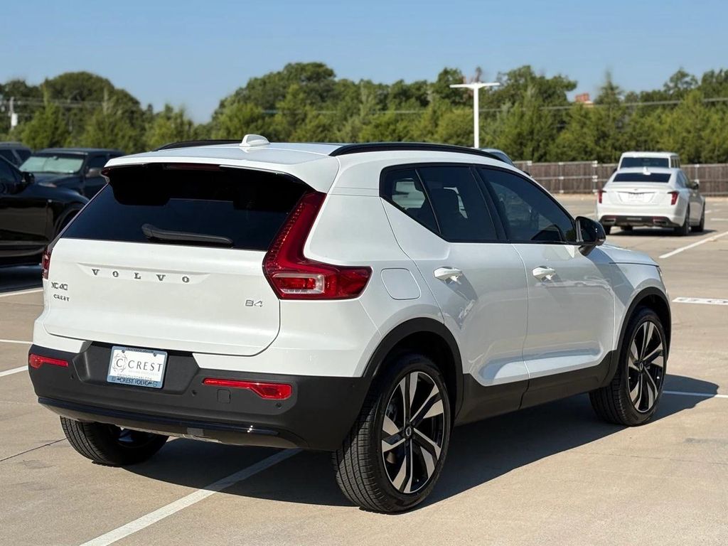 2026 Volvo XC40 B4 PLUS photo 5