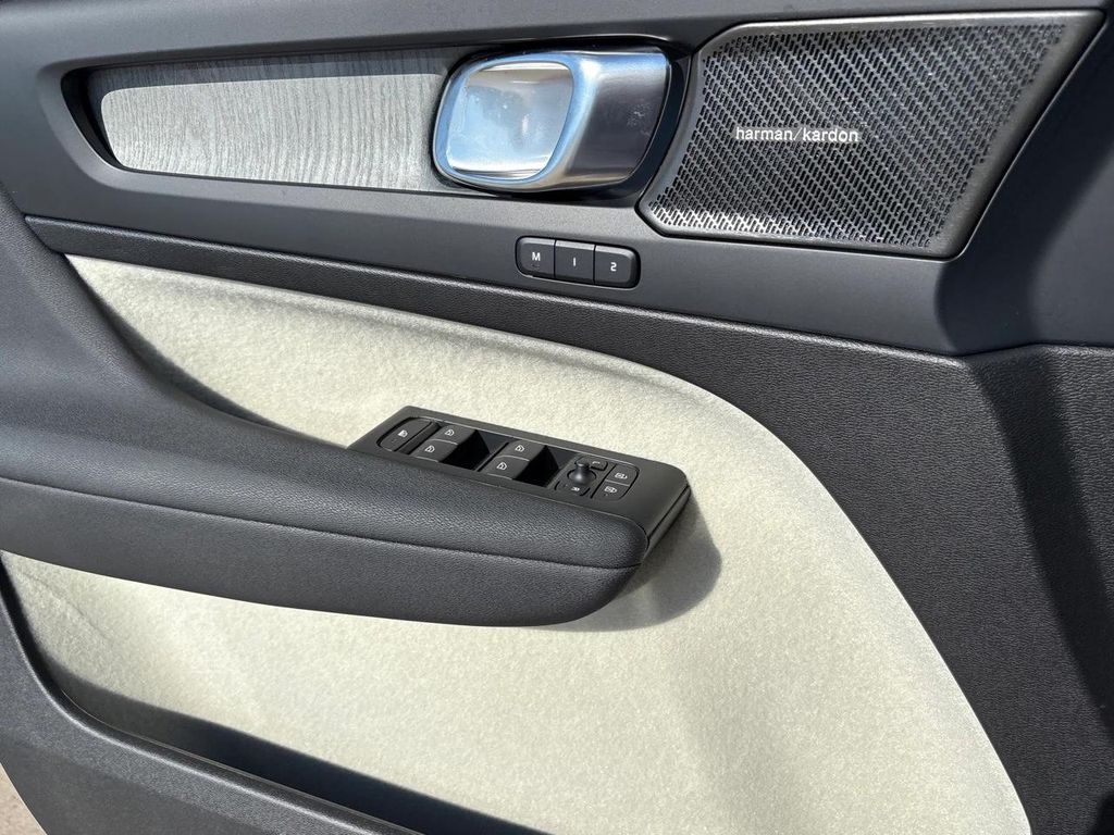 صورة مصغرة 14 لـ 2026 Volvo XC40 B4 PLUS