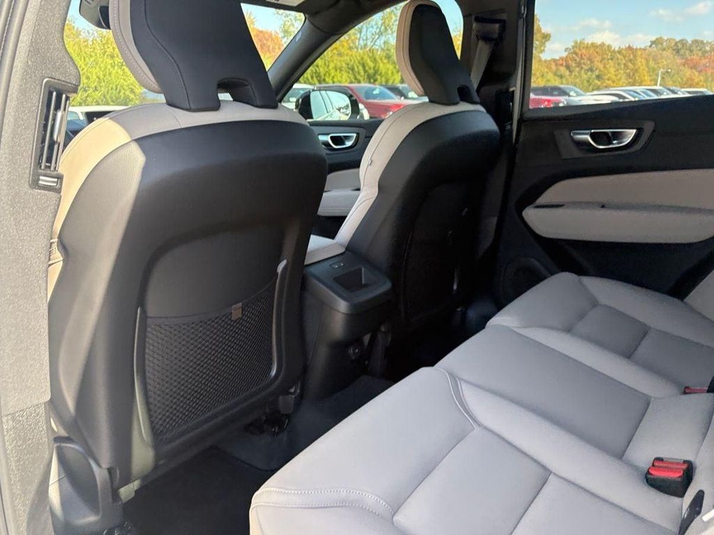 2026 Volvo XC60 B5 PLUS — миниатюра 23
