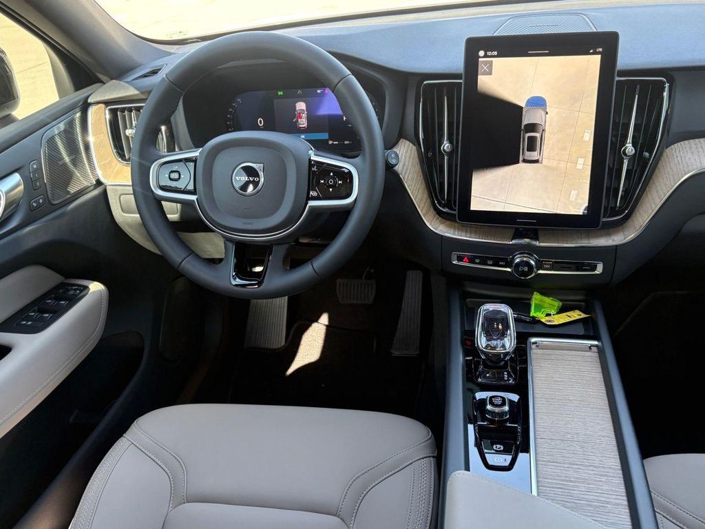 2026 Volvo XC60 B5 PLUS — миниатюра 11