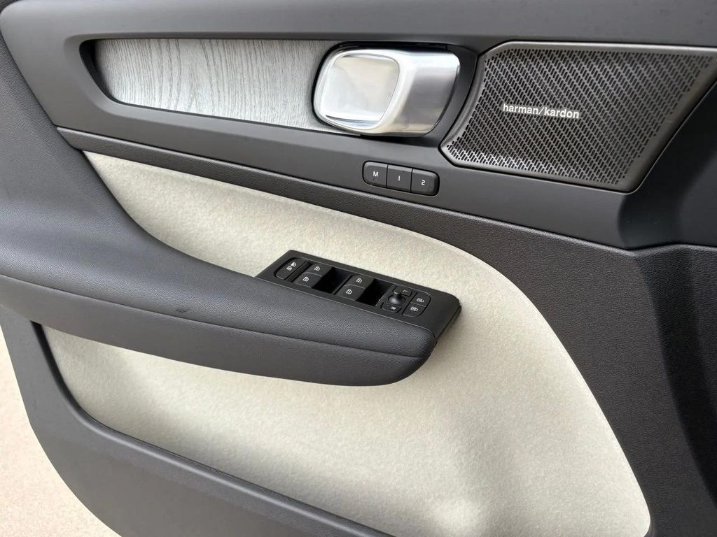 صورة مصغرة 16 لـ 2026 Volvo XC40 B5 ULTRA