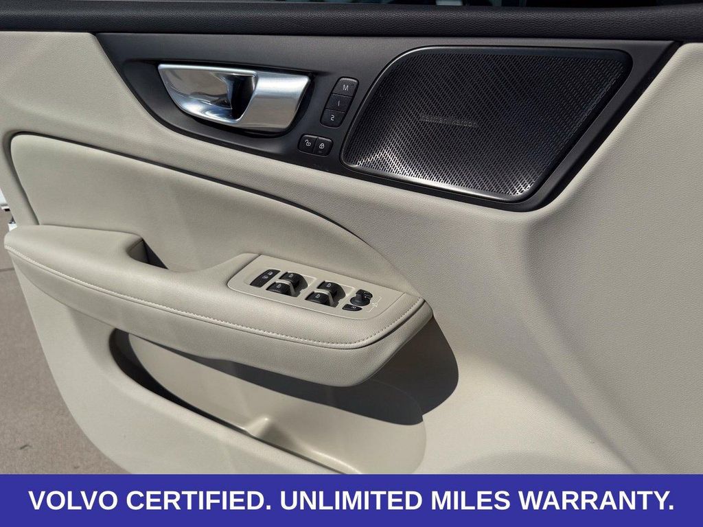 صورة مصغرة 28 لـ 2024 Volvo S60 RECHARGE PLUG-IN HYBRID T8 PLUS DARK THEME