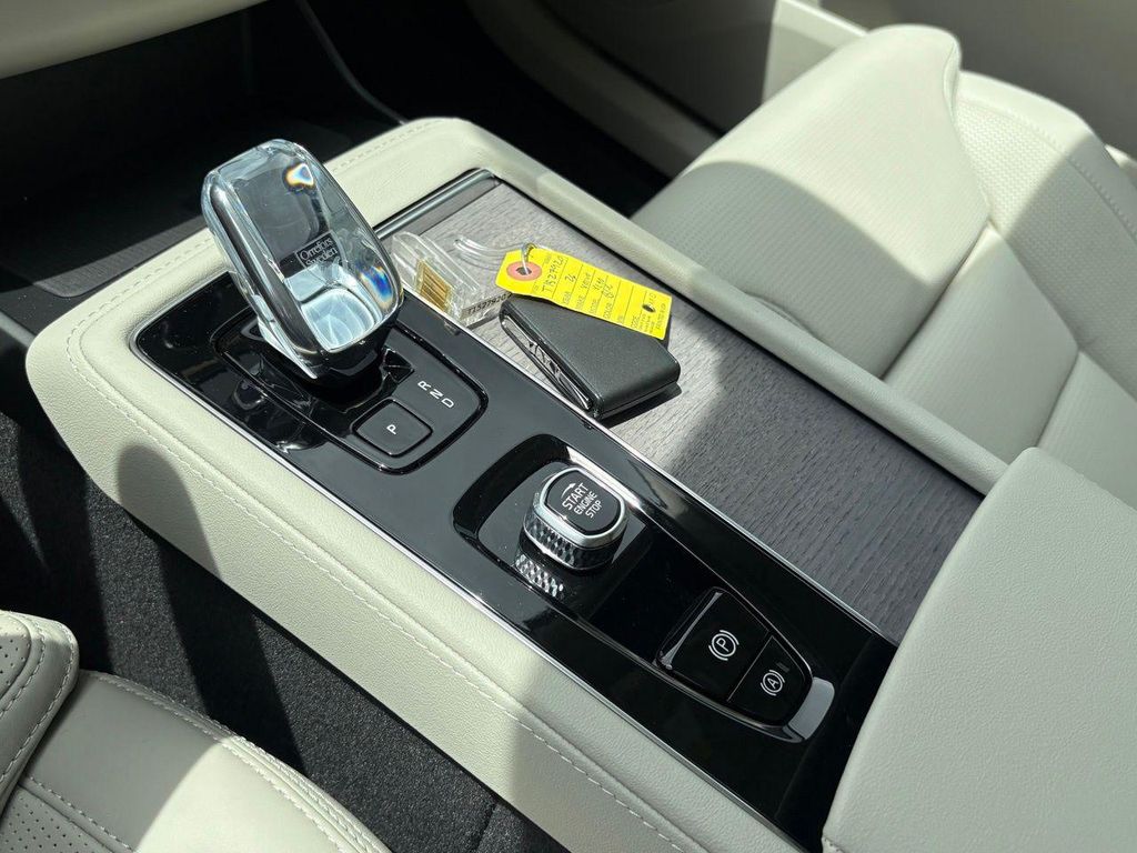 صورة 12 لـ 2026 Volvo XC90 B5 ULTRA 6-SEATER