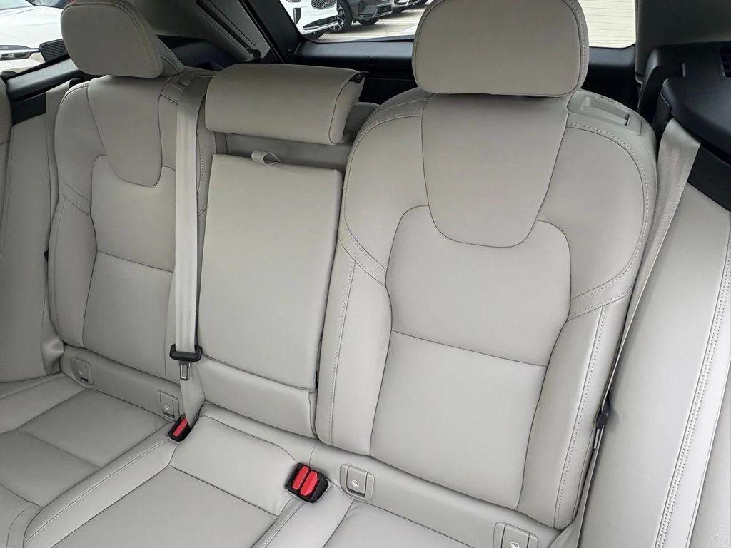 2026 Volvo XC60 B5 ULTRA — миниатюра 23