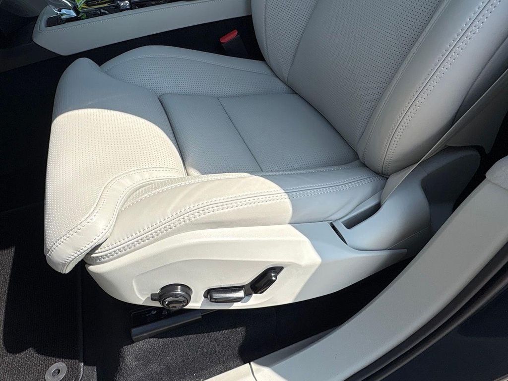2026 Volvo XC90 B6 ULTRA DARK THEME 7-SEATER 缩略图 17