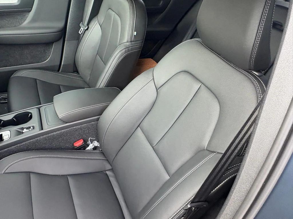 صورة مصغرة 18 لـ 2026 Volvo XC40 B5 CORE