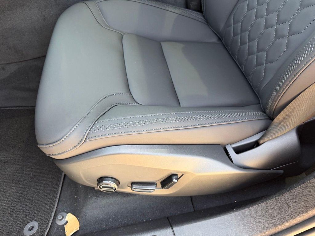 2026 Volvo XC60 PLUG-IN HYBRID T8 PLUS 缩略图 17