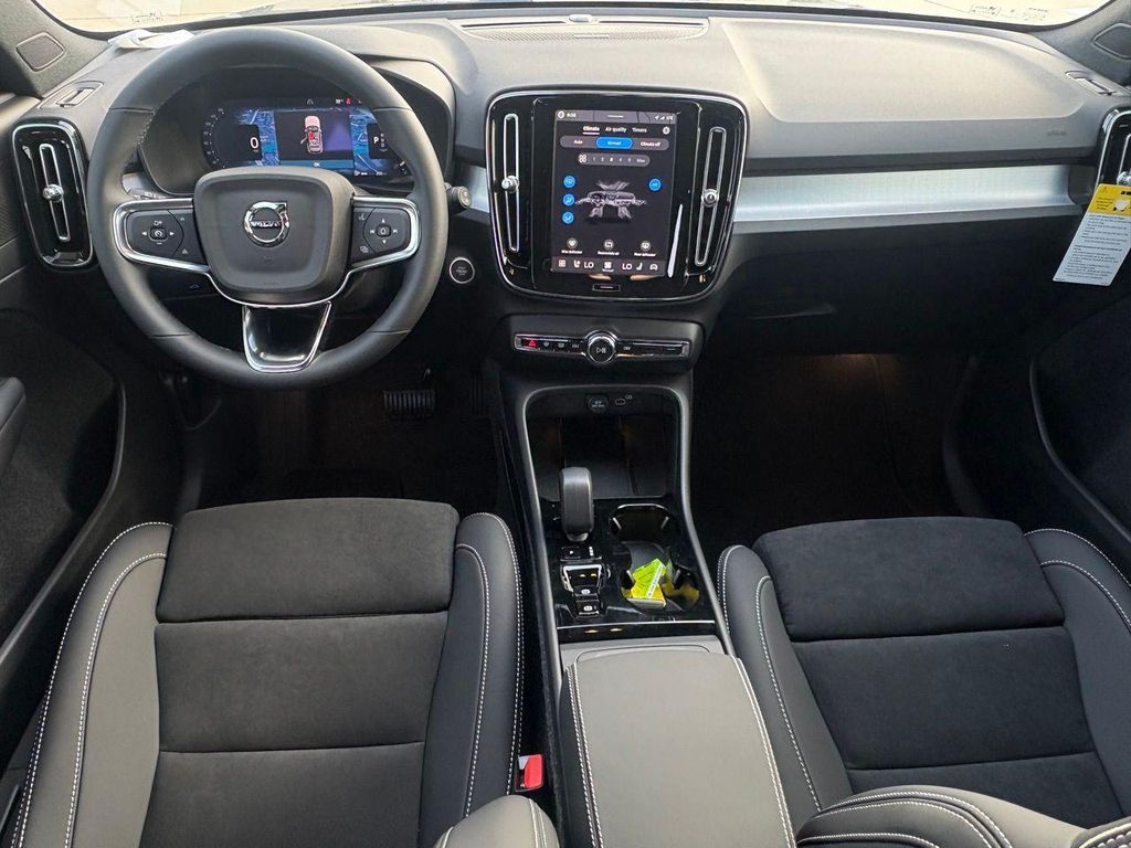 2026 Volvo XC40 B5 ULTRA BLACK EDITION — фото 8