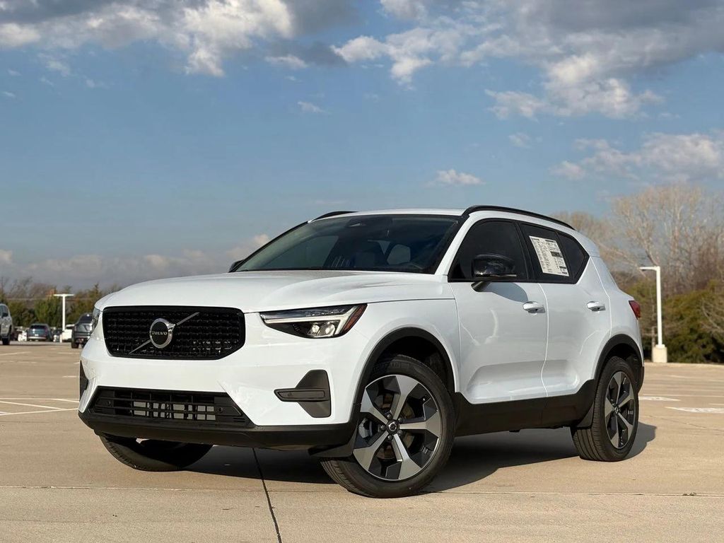 New 2026 Volvo XC40 B5 Core