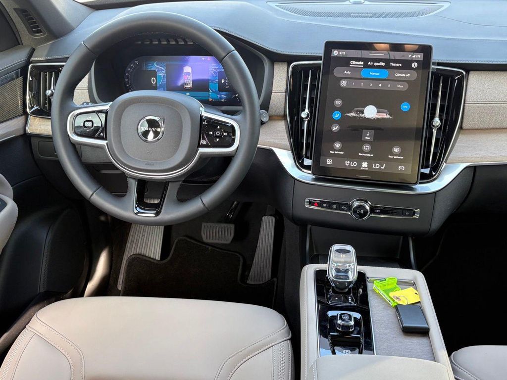2026 Volvo XC90 B5 PLUS 7-SEATER — фото 10