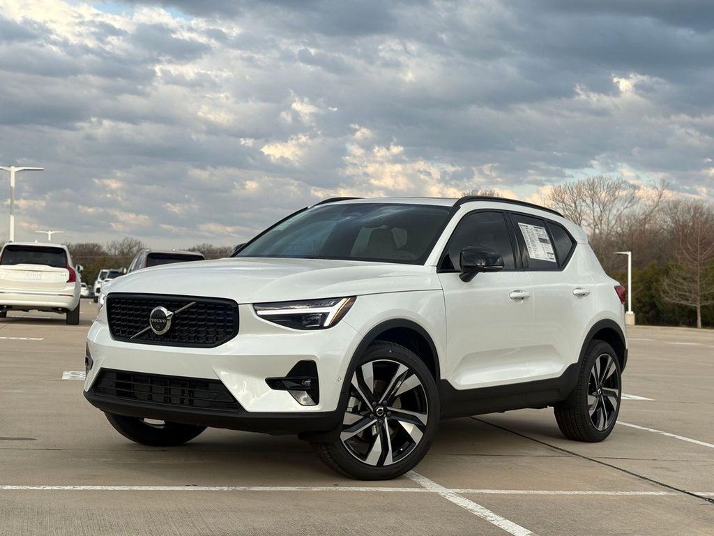 New 2026 Volvo XC40 B5 Ultra