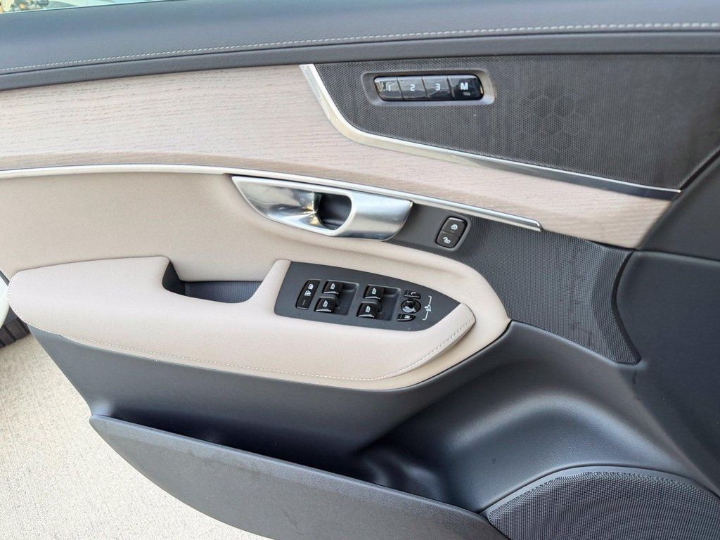2026 Volvo XC90 PLUG-IN HYBRID T8 CORE 缩略图 16