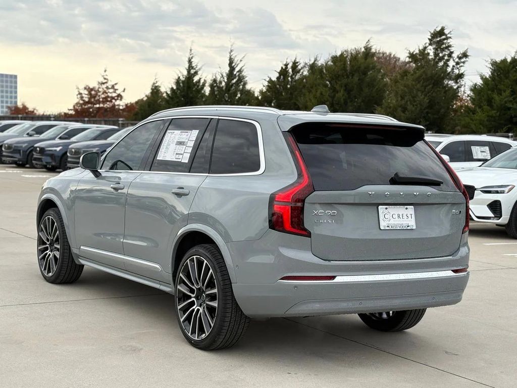 2026 Volvo XC90 B6 ULTRA 7-SEATER photo 4