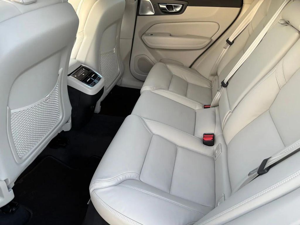 2026 Volvo XC60 B5 ULTRA 缩略图 21