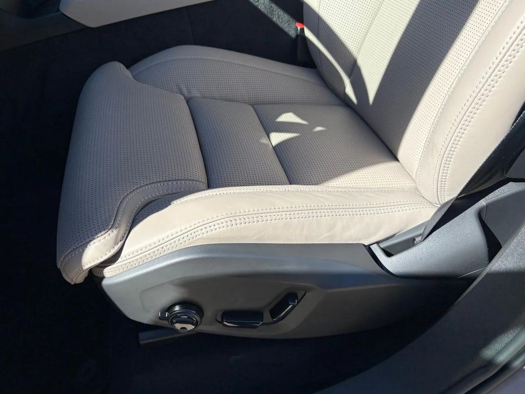 2026 Volvo XC90 B6 ULTRA DARK THEME 7-SEATER 缩略图 21