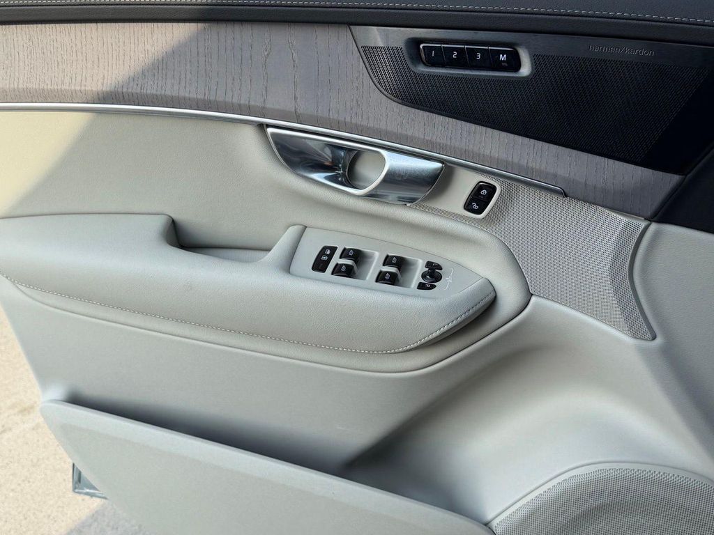 2026 Volvo XC90 PLUG-IN HYBRID T8 ULTRA DARK THEME 7-SEATER 缩略图 15