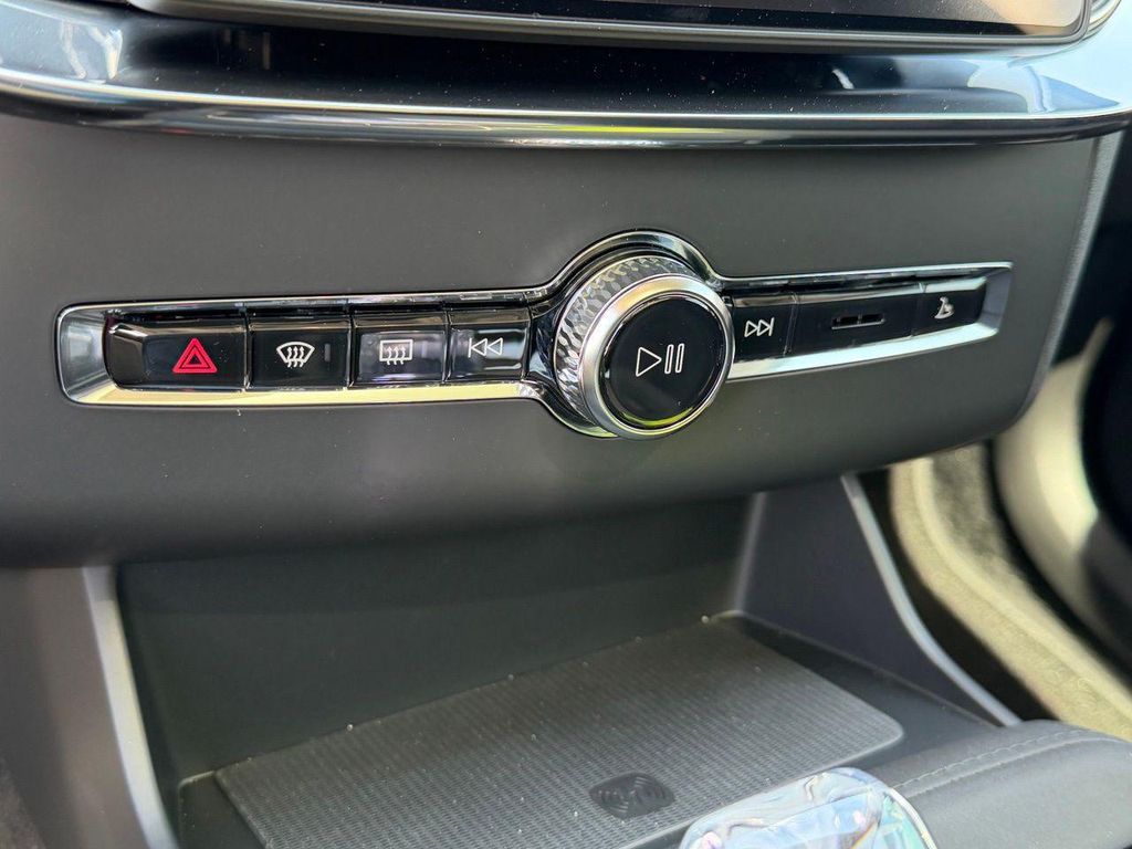 صورة مصغرة 13 لـ 2026 Volvo XC90 B5 PLUS 7-SEATER