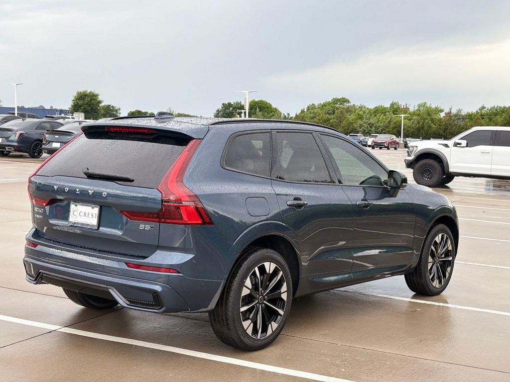 صورة 3 لـ 2026 Volvo XC60 B5 PLUS