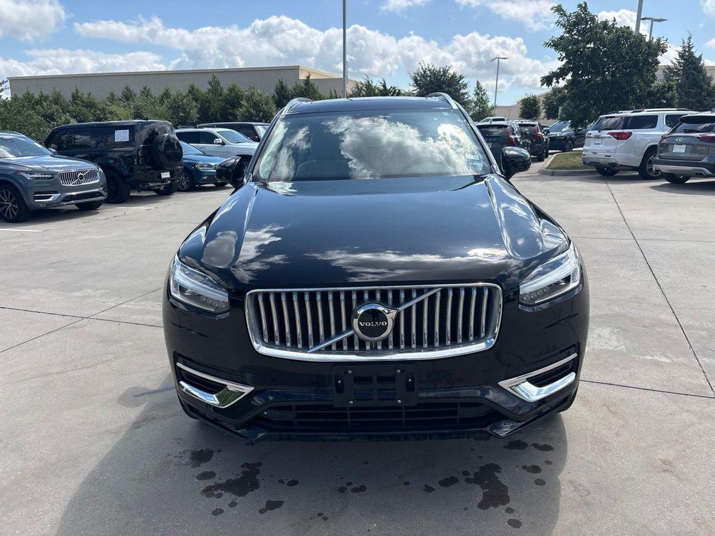 New 2025 Volvo XC90 B5 AWD