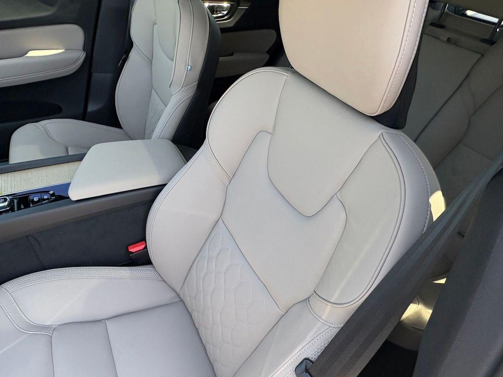 صورة مصغرة 18 لـ 2026 Volvo XC60 B5 CORE