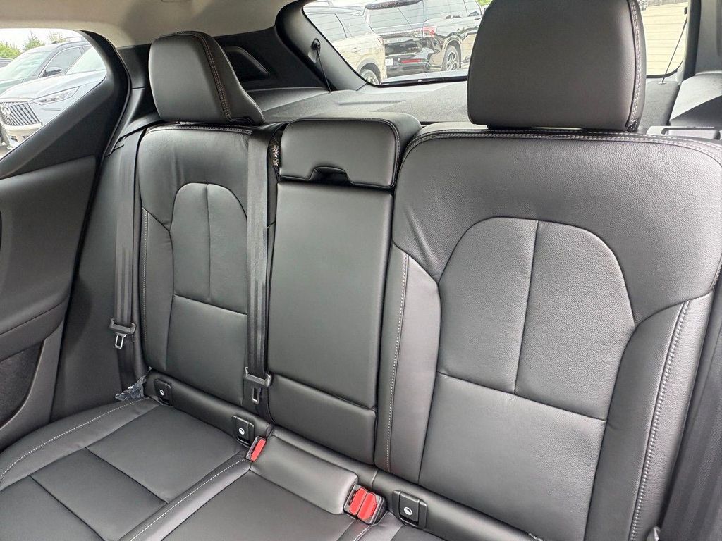 2026 Volvo XC40 B5 PLUS — миниатюра 19