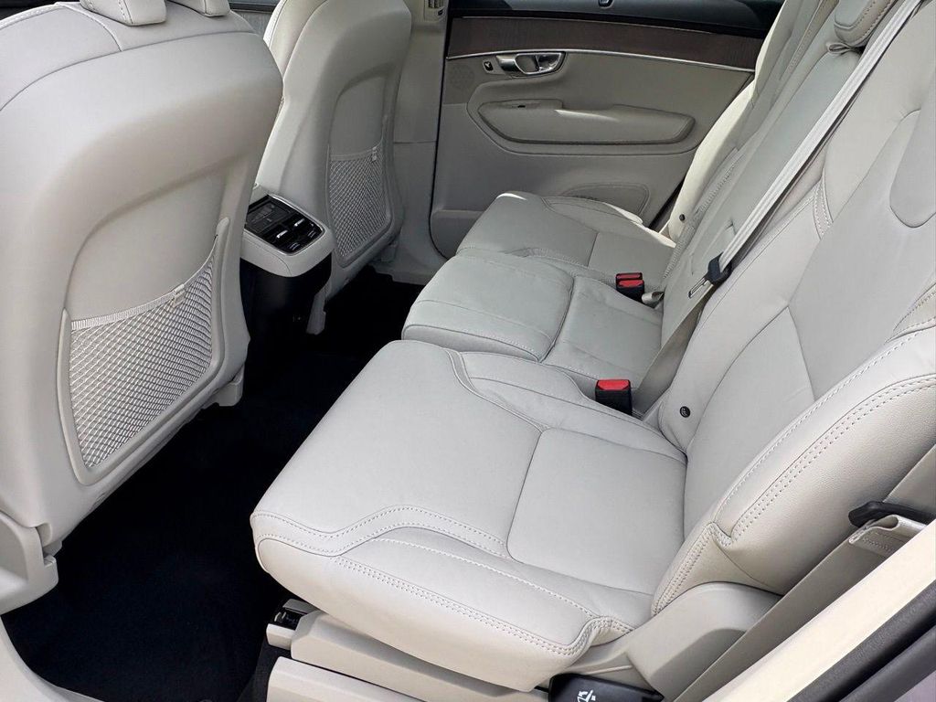 2026 Volvo XC90 B6 ULTRA DARK THEME 7-SEATER 缩略图 21