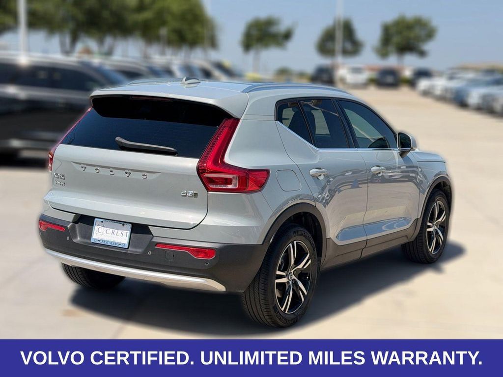 2025 Volvo XC40 B5 AWD 缩略图 7