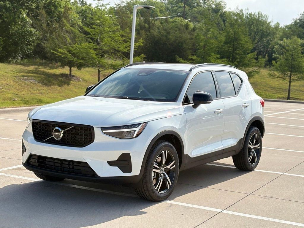 New 2026 Volvo XC40 B5 Core