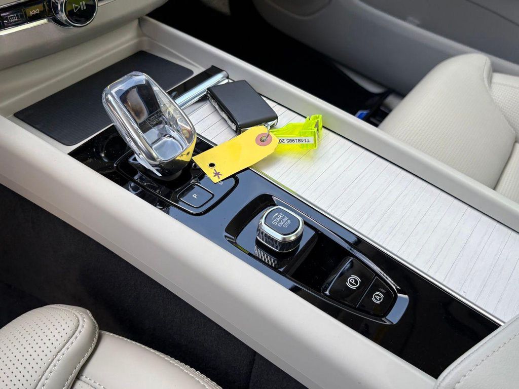 صورة مصغرة 13 لـ 2026 Volvo XC60 B5 ULTRA