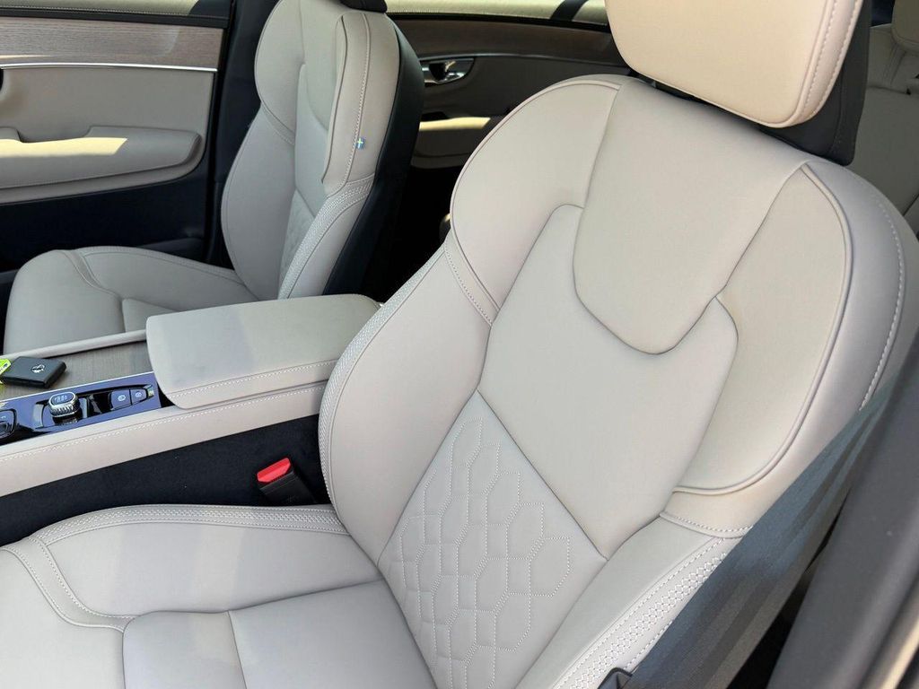 صورة مصغرة 17 لـ 2026 Volvo XC90 B5 CORE