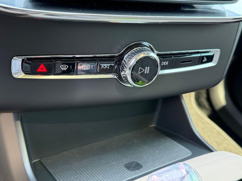 صورة مصغرة 13 لـ 2026 Volvo XC90 B5 CORE