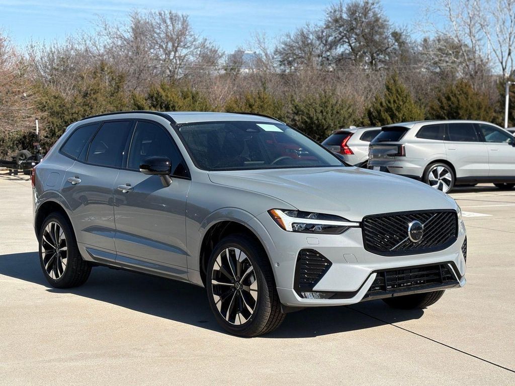 2026 Volvo XC60 B5 PLUS — фото 3